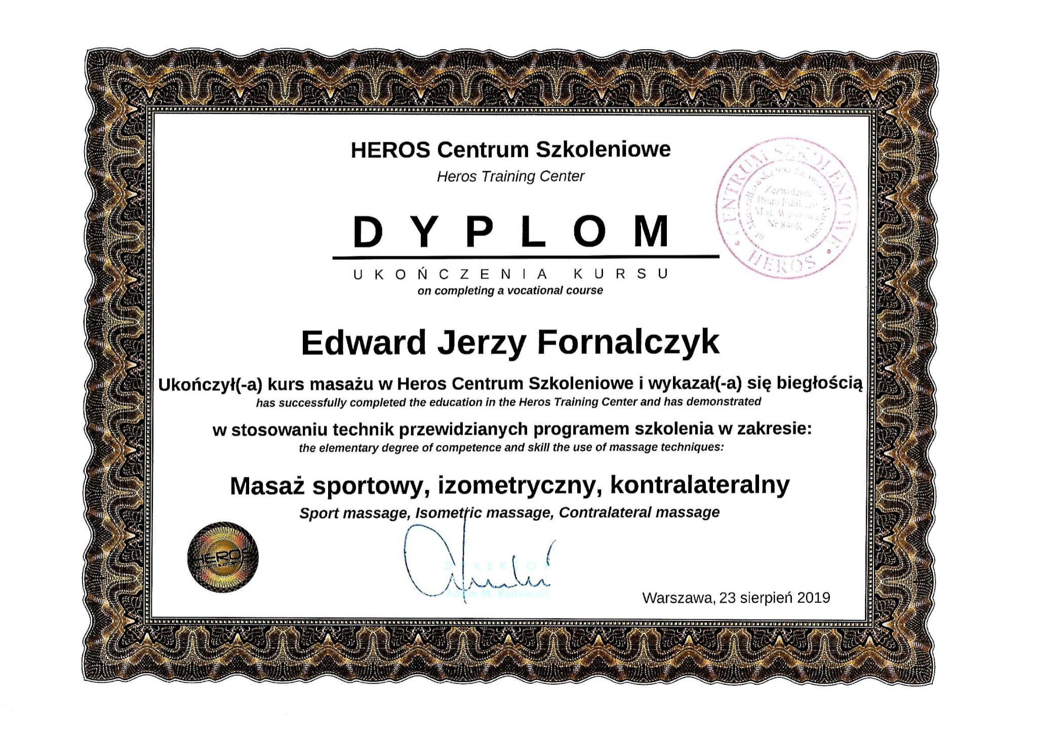 Dyplom ukończenia kursu masażu sportowego, izometrycznego i kontralateralnego w Heros Centrum Szkoleniowym, wystawiony na Edwarda Jerzego Fornalczyka, z datą 23 sierpnia 2019 w Warszawie, z ozdobną...