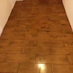 Płytki ceramiczne na podłodze