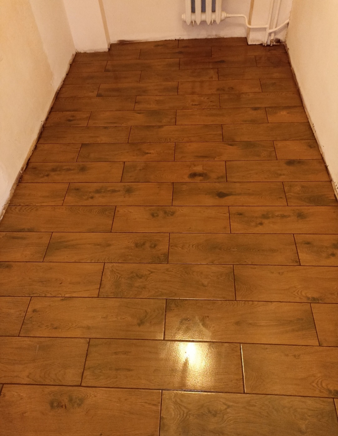 Płytki ceramiczne na podłodze