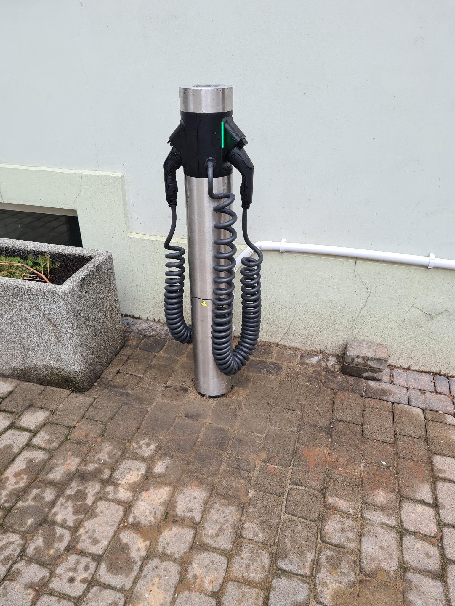 Ładowarka 2x22kW dla ambasady Litwy