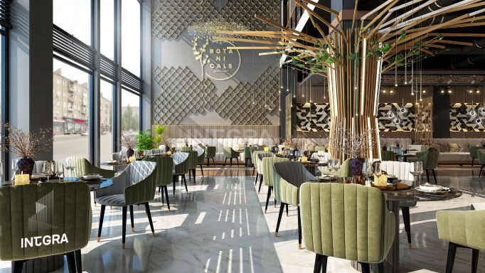 Wnętrze restauracji z marmurową podłogą, krzesłami w odcieniach zieleni i szarości, dekoracyjną ścianą z motywem łusek oraz centralną instalacją przypominającą drzewo z metalowych rurek.