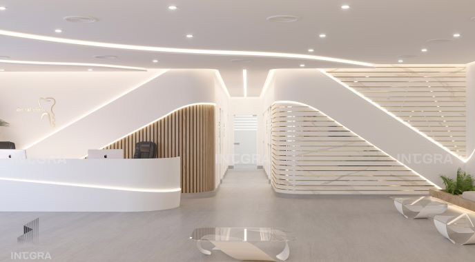 Nowoczesne wnętrze biura z recepcją o białych, zakrzywionych liniach, drewnianymi akcentami i subtelnym oświetleniem LED, minimalistyczne meble i logo firmy na ścianie.