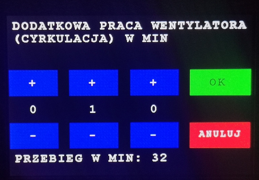Ekran sterowania wentylatorem z opcjami regulacji cyrkulacji, wyświetlający dodatkowy czas pracy i aktualny przebieg 32 minuty, przyciski plus i minus w kolorze niebieskim, zatwierdzenie OK...