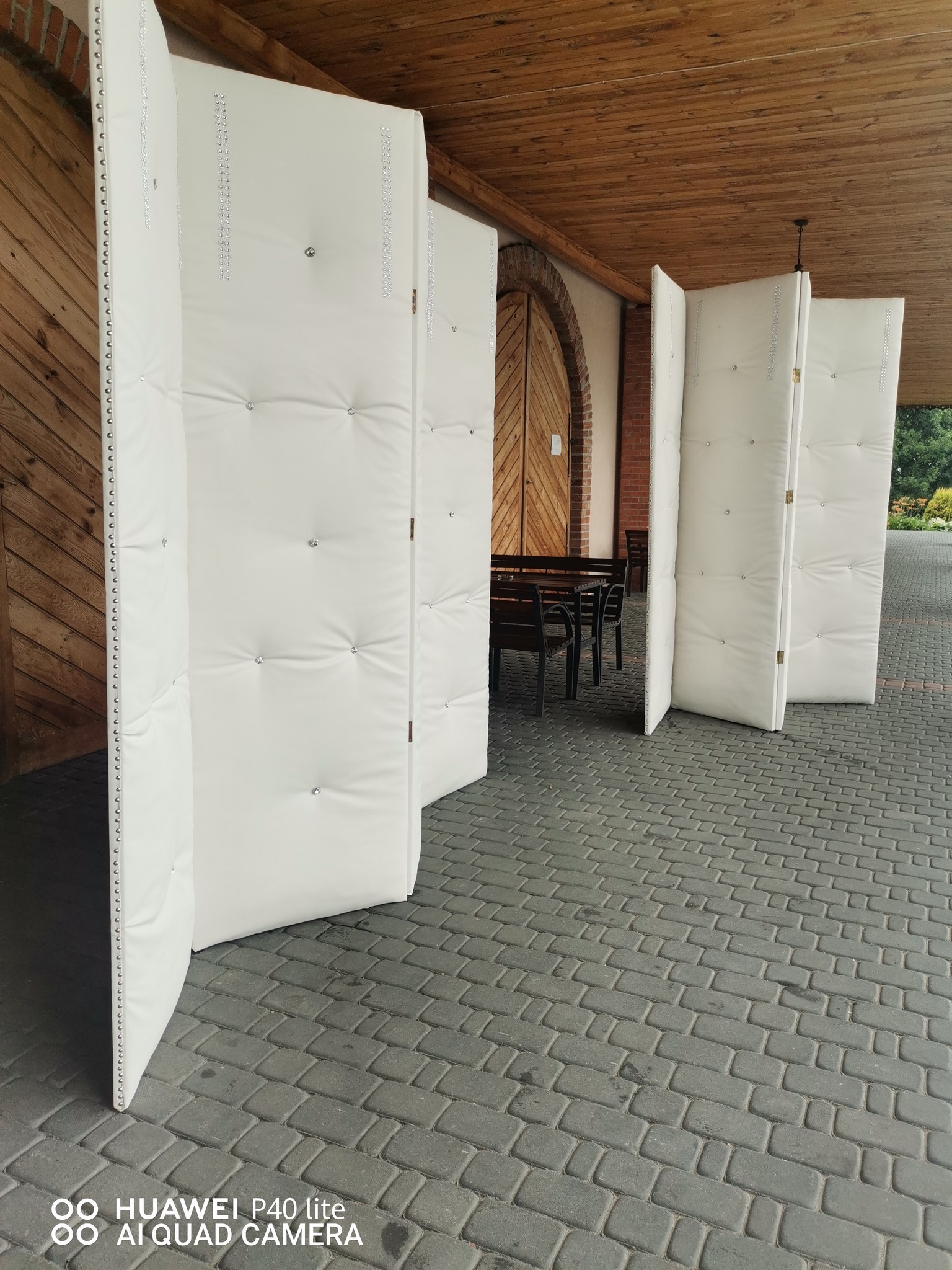 Obicie parwanów na salę weselną