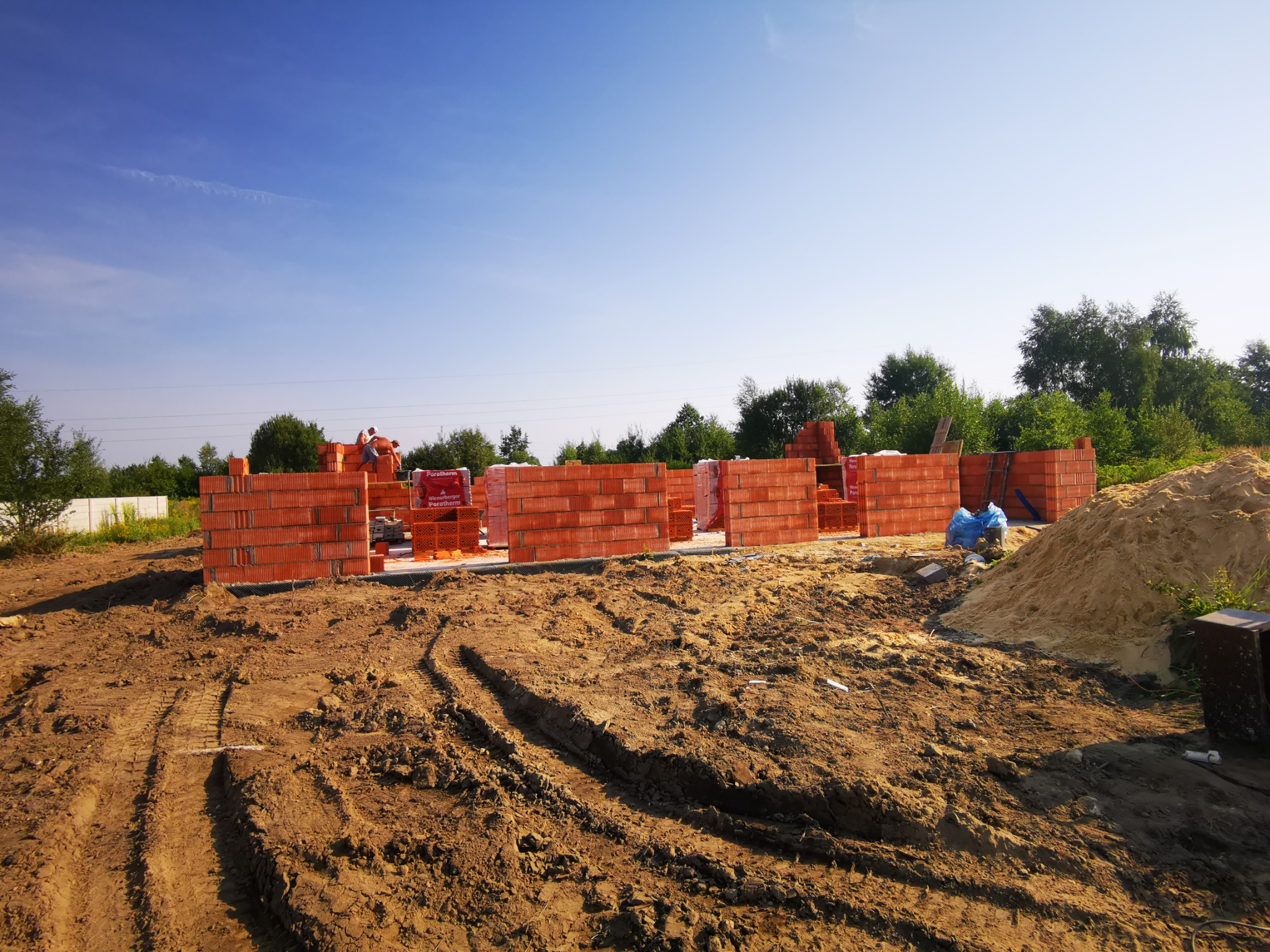 Obecnie realizowany obiekt na terenie Częstochowy, dom. Jednorodzinny porotherm 25 p+W