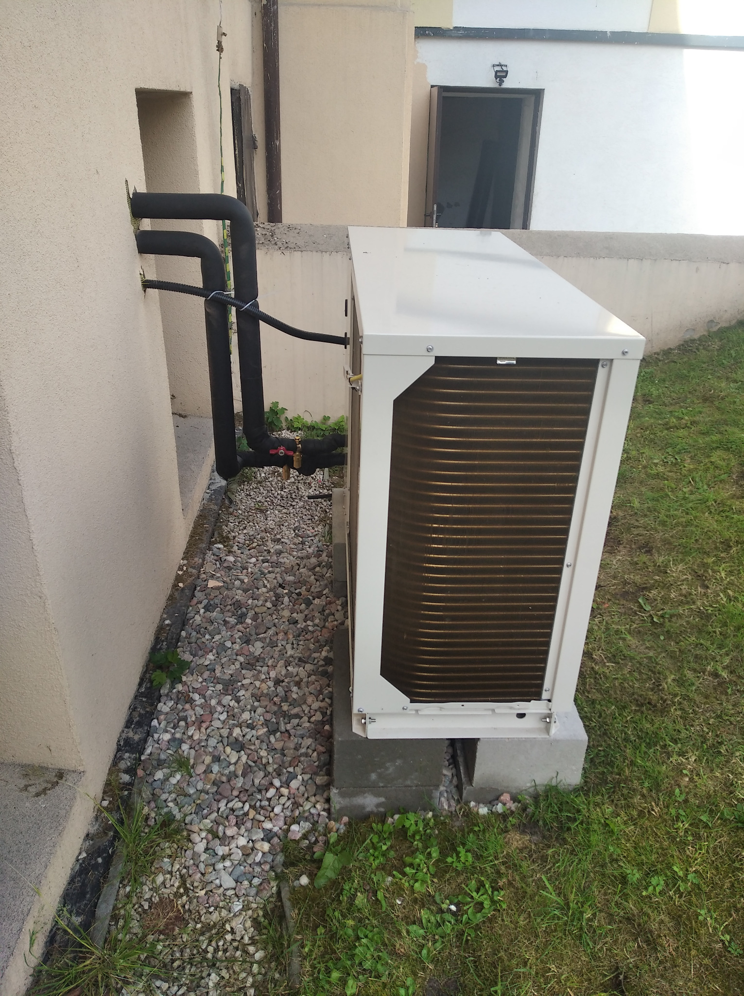 Monoblock Powietrzna Pompa Ciepła 10kW Pałac Runowo