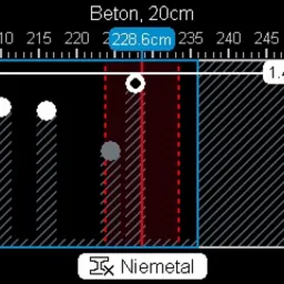Schematyczny przekrój warstwy betonu z zaznaczonymi wymiarami i oznaczeniami, prawdopodobnie w oprogramowaniu inżynieryjnym, wskazujący na obecność elementów niemetalowych.