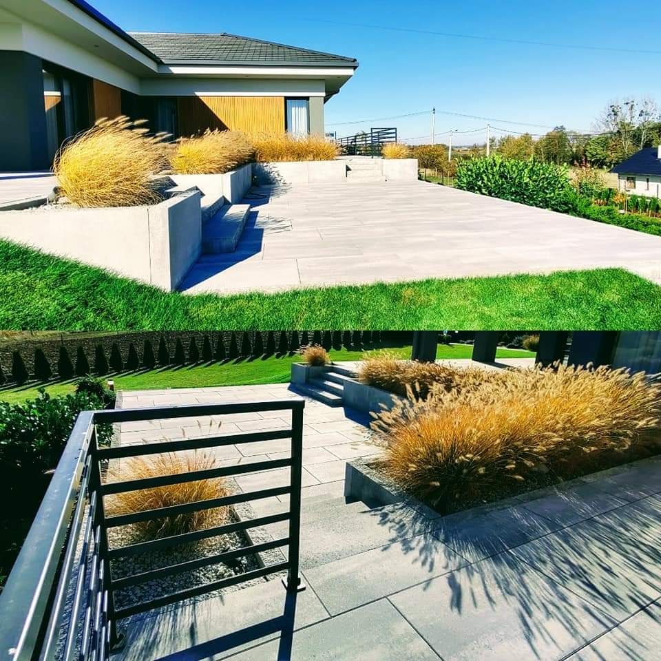 Nowoczesny taras z szarej kostki brukowej, schodami i ozdobnymi trawami w Kędzierzynie-Koźlu, z widokiem na zadbany trawnik i dom.