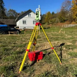 tyczenie osi budynku