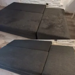 Szara, modułowa sofa z widocznymi plamami przed czyszczeniem (górny kadr) i po czyszczeniu (dolny kadr), prezentująca efekt usługi.