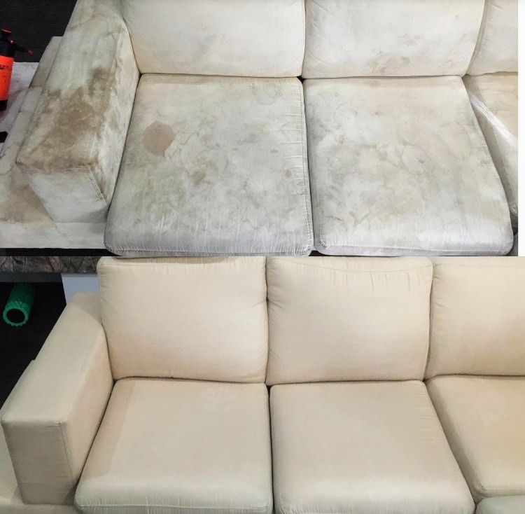 Zdjęcie przedstawia porównanie stanu kremowej kanapy przed i po czyszczeniu, widoczne wyraźne różnice w usunięciu plam i zabrudzeń na tapicerce.