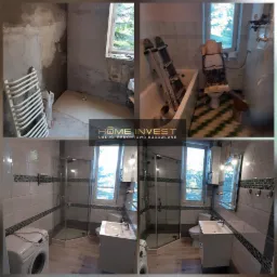 Kolaż prezentujący metamorfozę łazienki: od surowego stanu z odsłoniętym murem i drabiną w wannie, po wykończoną, nowoczesną przestrzeń z kabiną prysznicową, pralką i jasnymi płytkami.