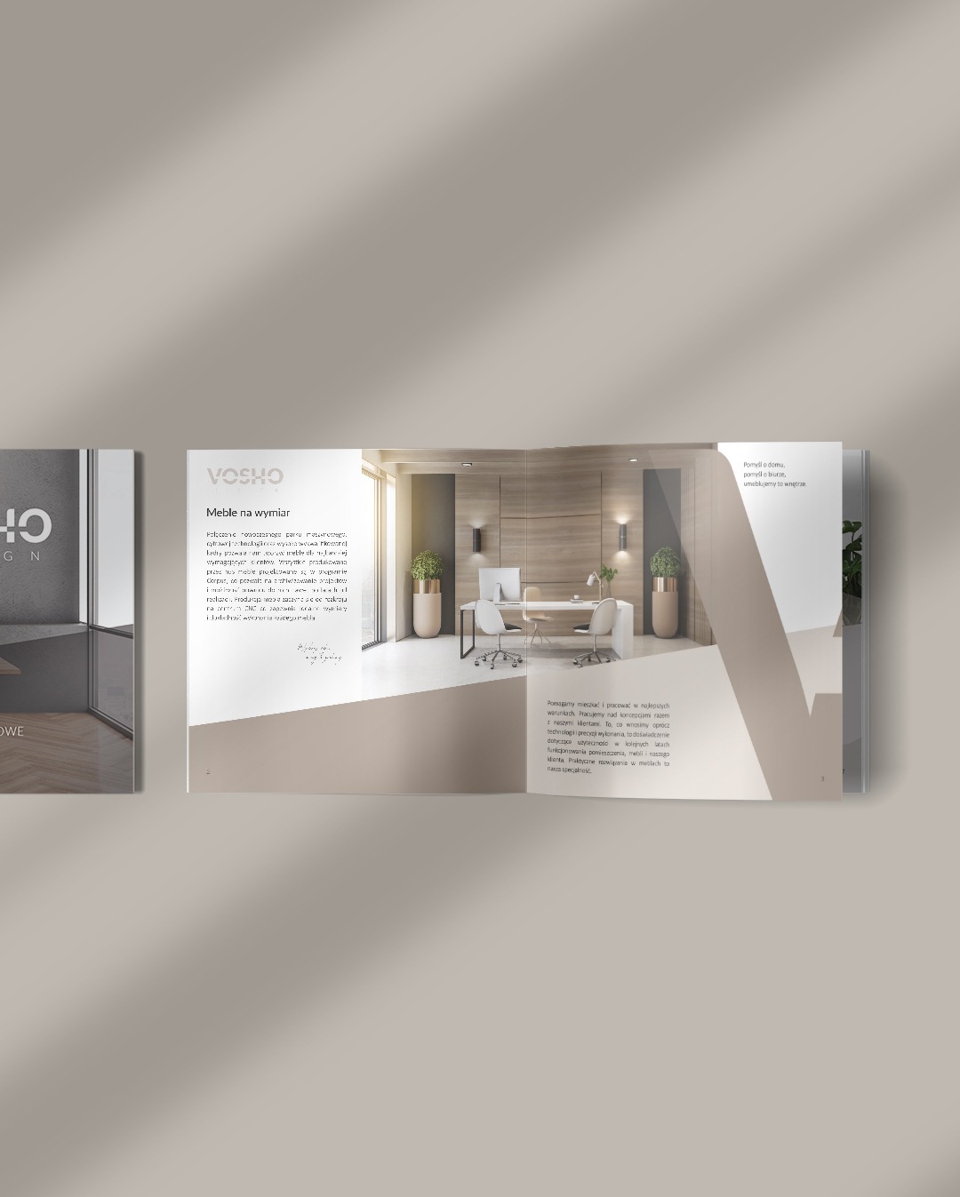Katalog meblowy prezentujący aranżację biura z nowoczesnymi meblami na wymiar, z minimalistycznym biurkiem, krzesłami i roślinami w donicach.