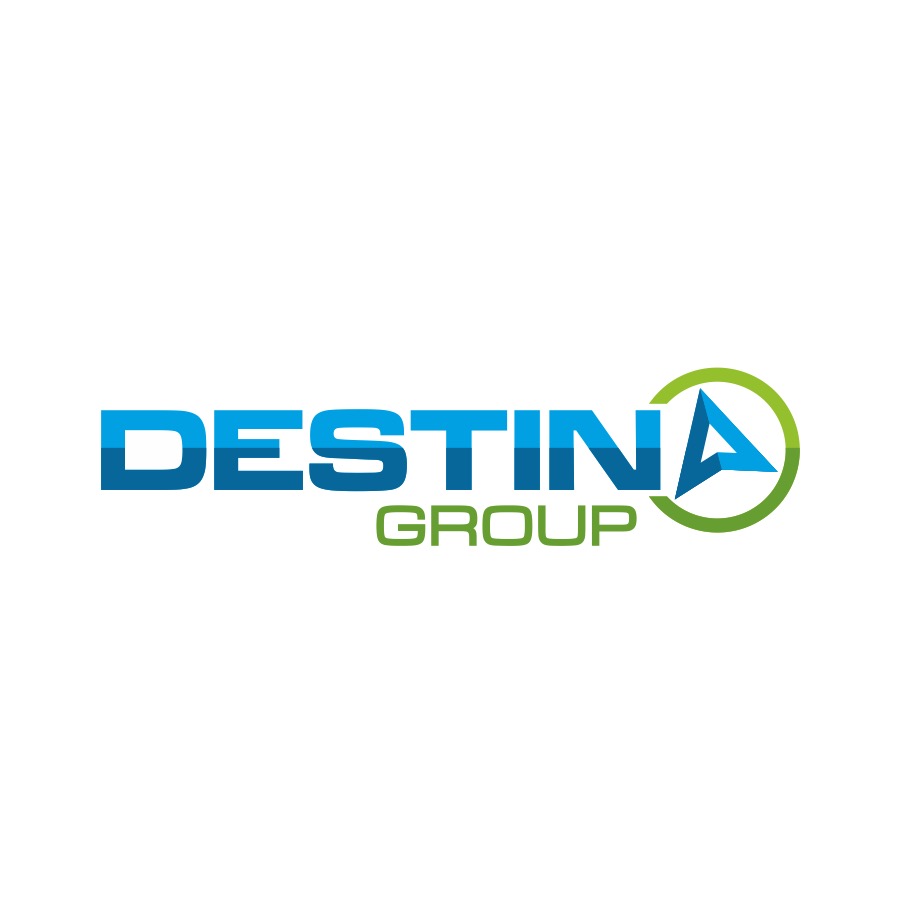 Logo firmy Destina Group z nazwą w kolorze niebieskim i zielonym, strzałka w okręgu.