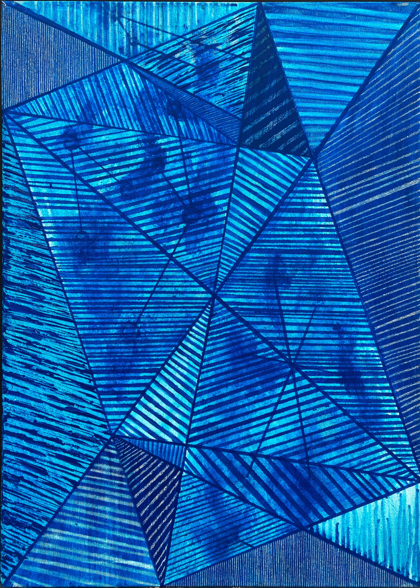 Abstrakcyjna kompozycja w odcieniach niebieskiego, z geometrycznymi wzorami i teksturą płótna.