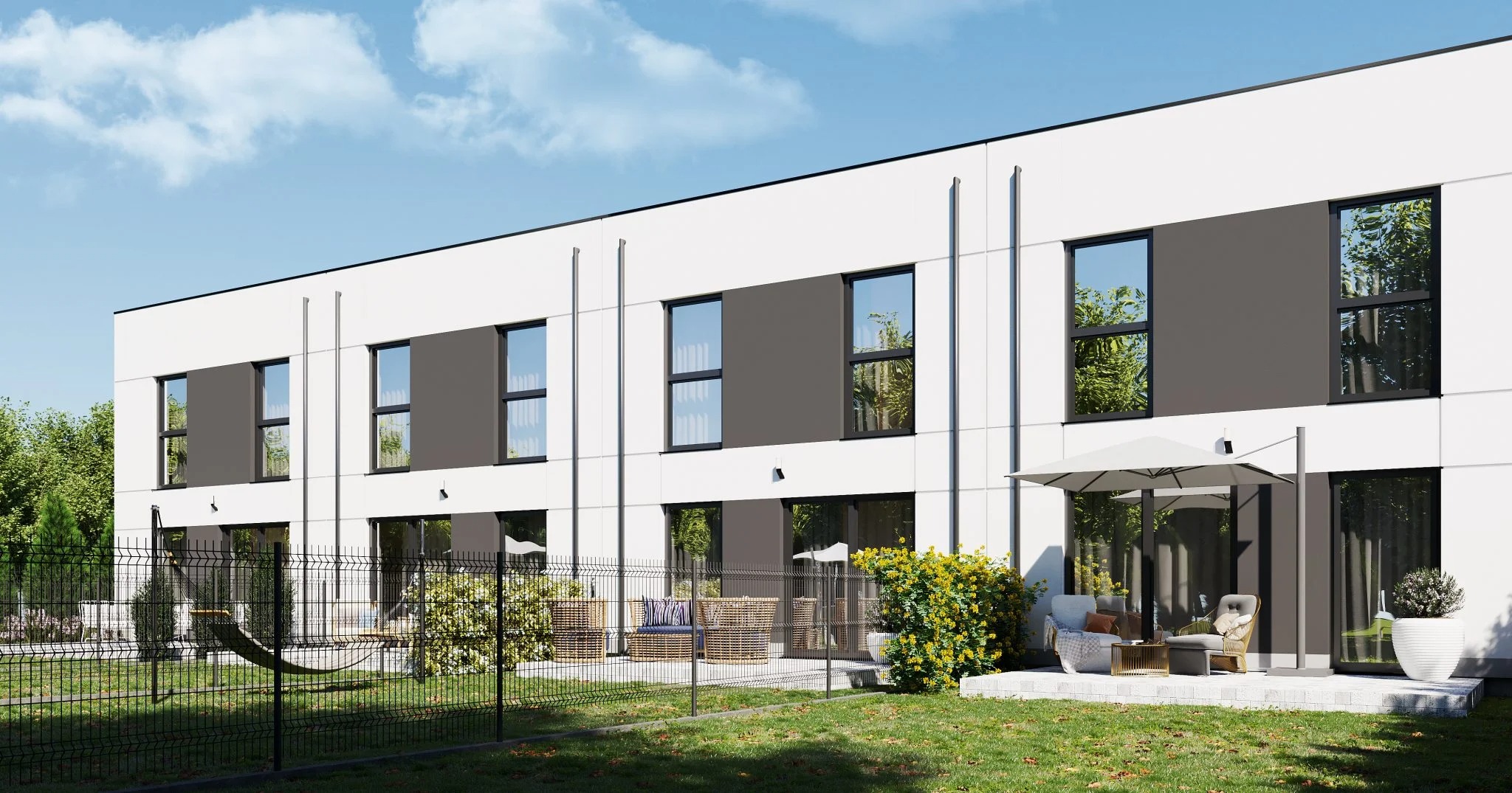 Nowoczesny dom szeregowy z białymi panelami i szarymi akcentami, widok z ogrodu z meblami ogrodowymi pod parasolem i huśtawką za czarnym ogrodzeniem.