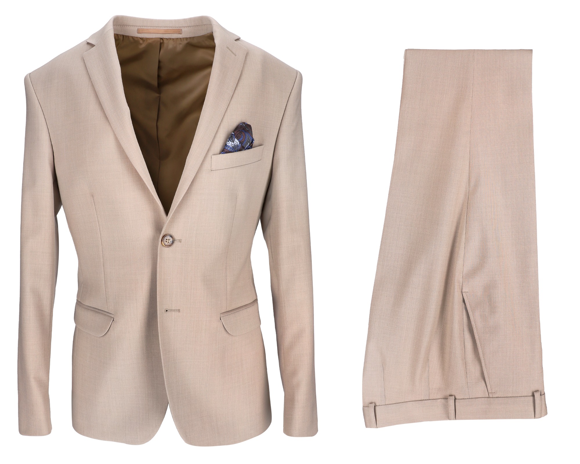 Beżowy męski garnitur dwuczęściowy: marynarka z poszetką w kieszonce i spodnie, na białym tle.