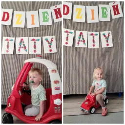 Uroczystość Dzień Taty we Władysławowie: chłopiec w czerwonym samochodziku Little Tikes i dziewczynka na czerwonej ciężarówce, na tle dekoracji z napisem Dzień Taty.