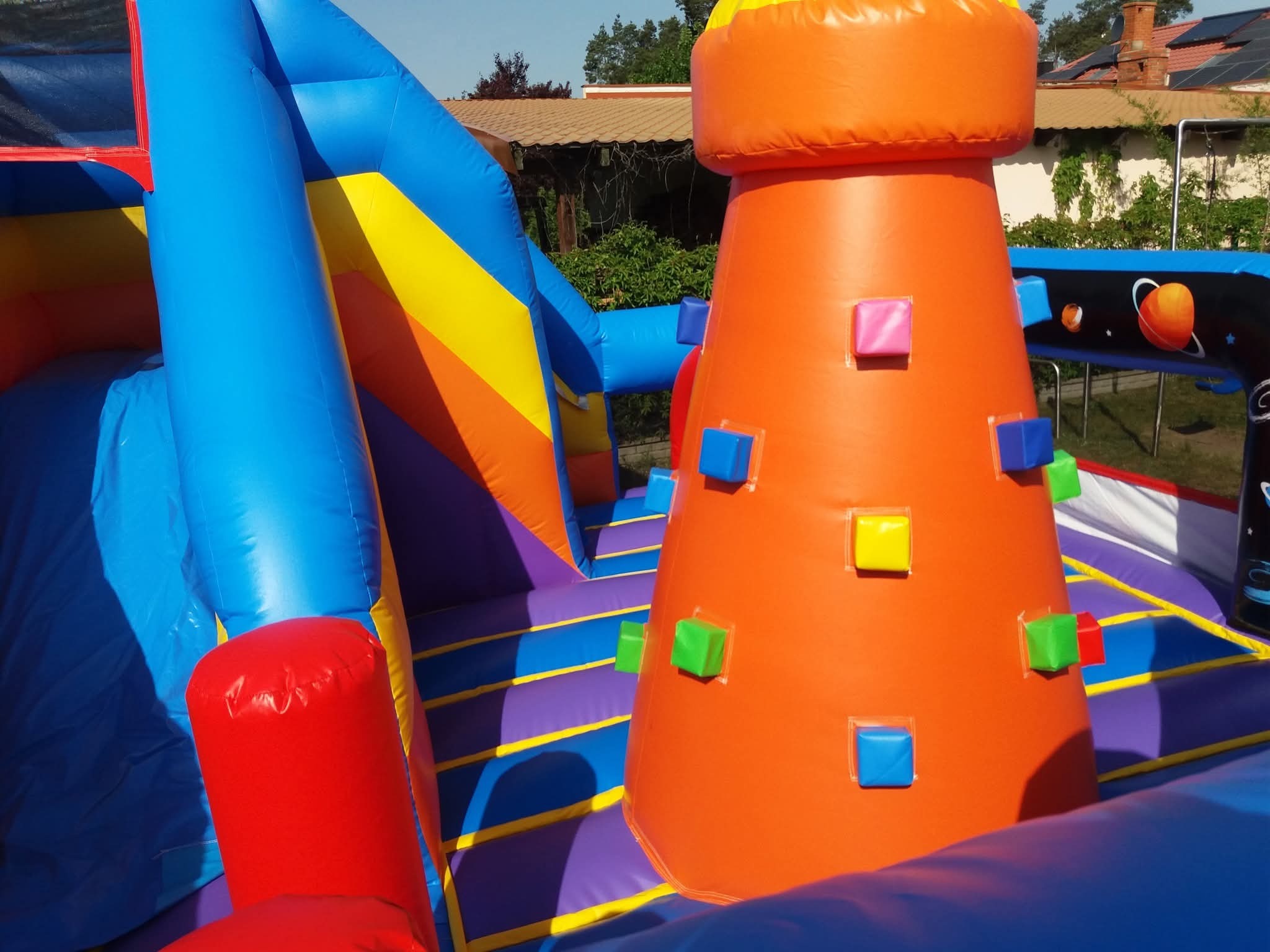 Dmuchany plac zabaw kosmos