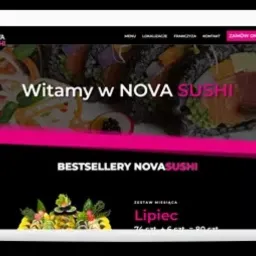 Ekran laptopa wyświetlający stronę internetową Nova Sushi z menu, lokalizacją, franczyzą, kontaktem i opcją zamówienia online. Widoczne sushi i różowy pasek z napisem 'Bestsellery Nova Sushi'.