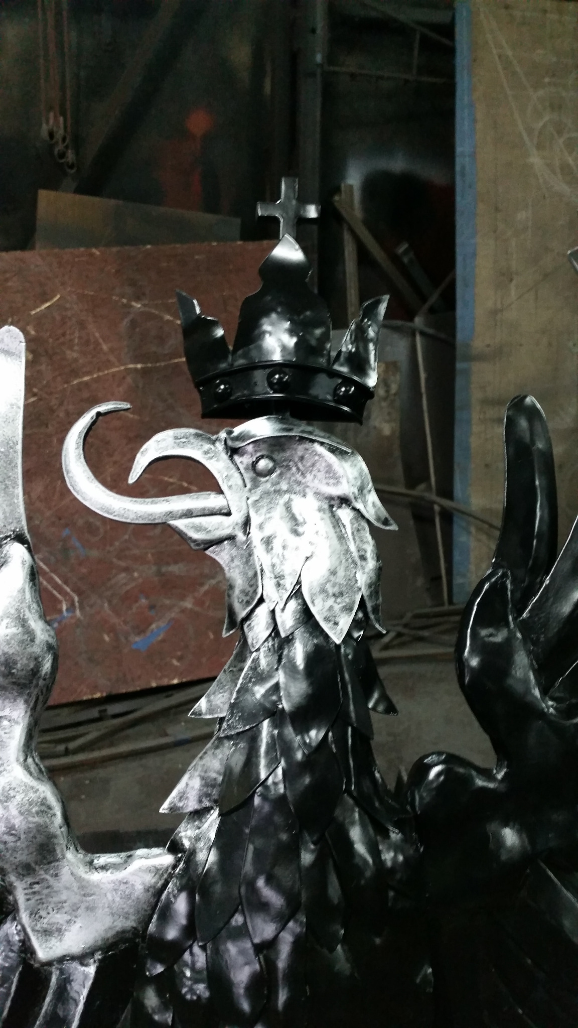 Rzeźba - czarny ze srebrną patyną