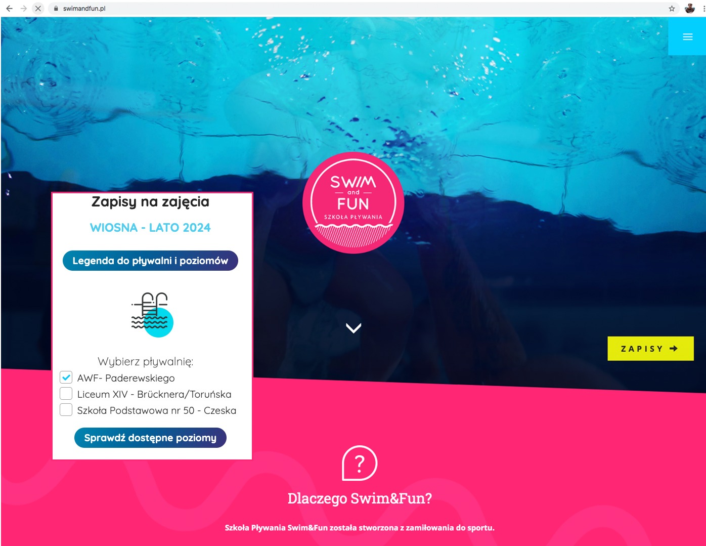 Strona internetowa szkoły pływania Swim&Fun z formularzem zapisu na zajęcia wiosna-lato 2024, logo w różowym okręgu i podwodnym zdjęciem pływaka w tle.