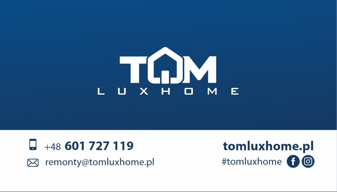 Grafika z logo firmy TQM Lux Home na granatowym tle. Zawiera numer telefonu, adres e-mail, stronę internetową i ikony mediów społecznościowych.