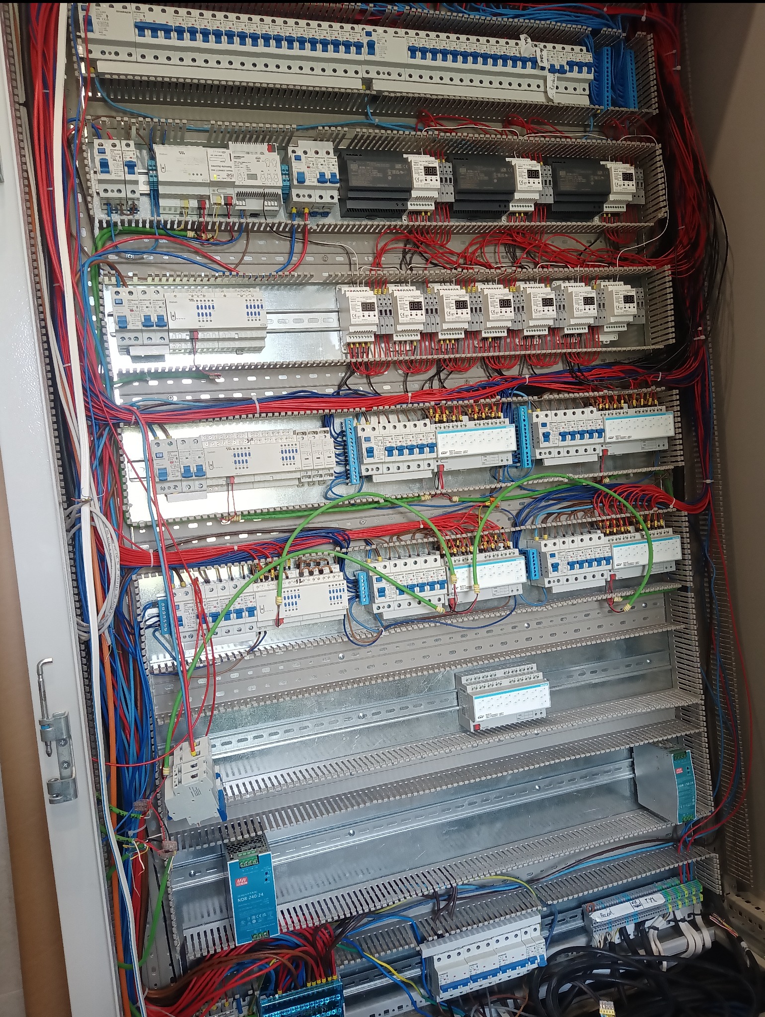 Rozdzielnica elektryczna z automatyką budynkową Smart Home