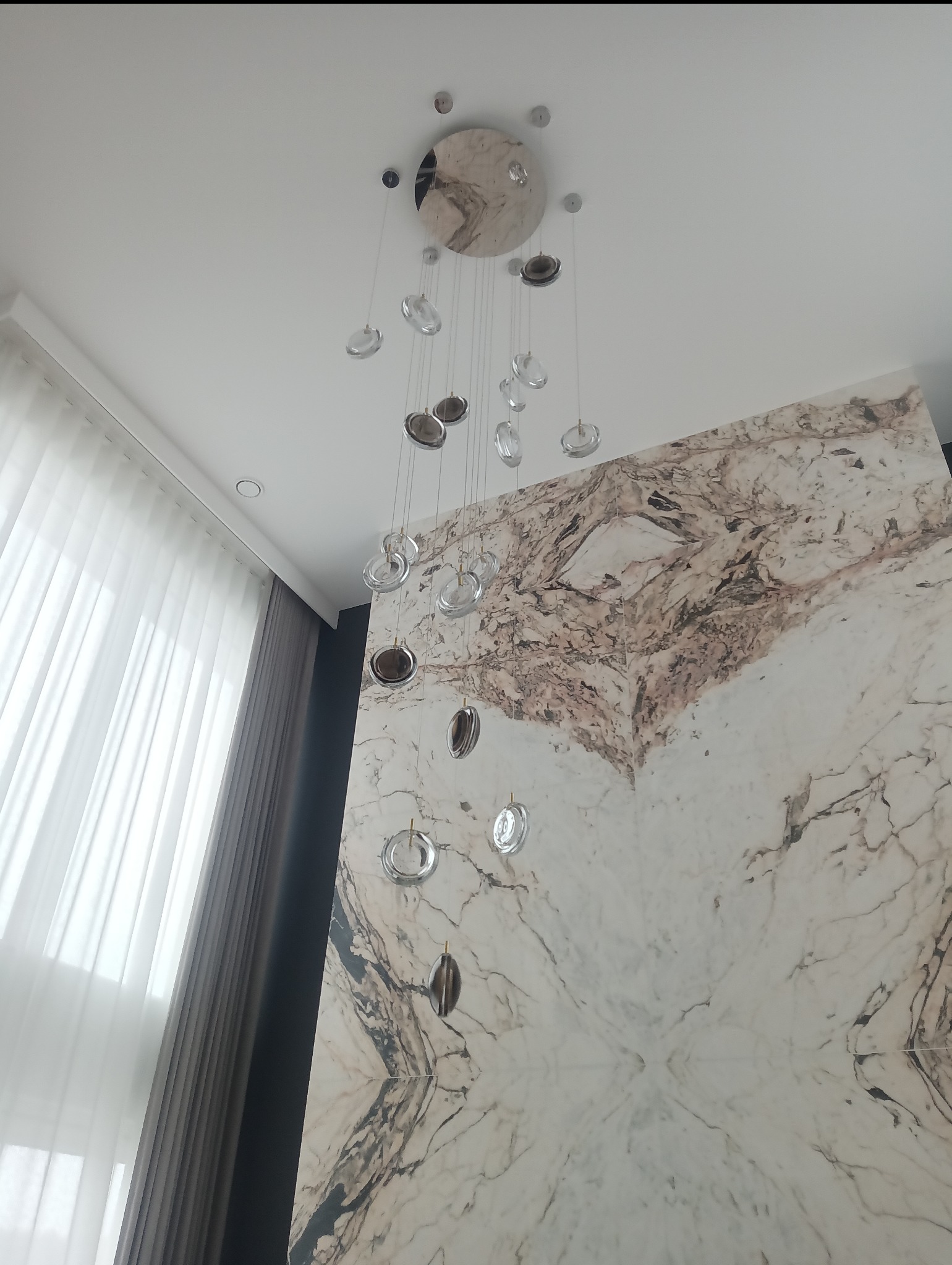 Żyrandol na wysokości 6m nie stanowi problemu