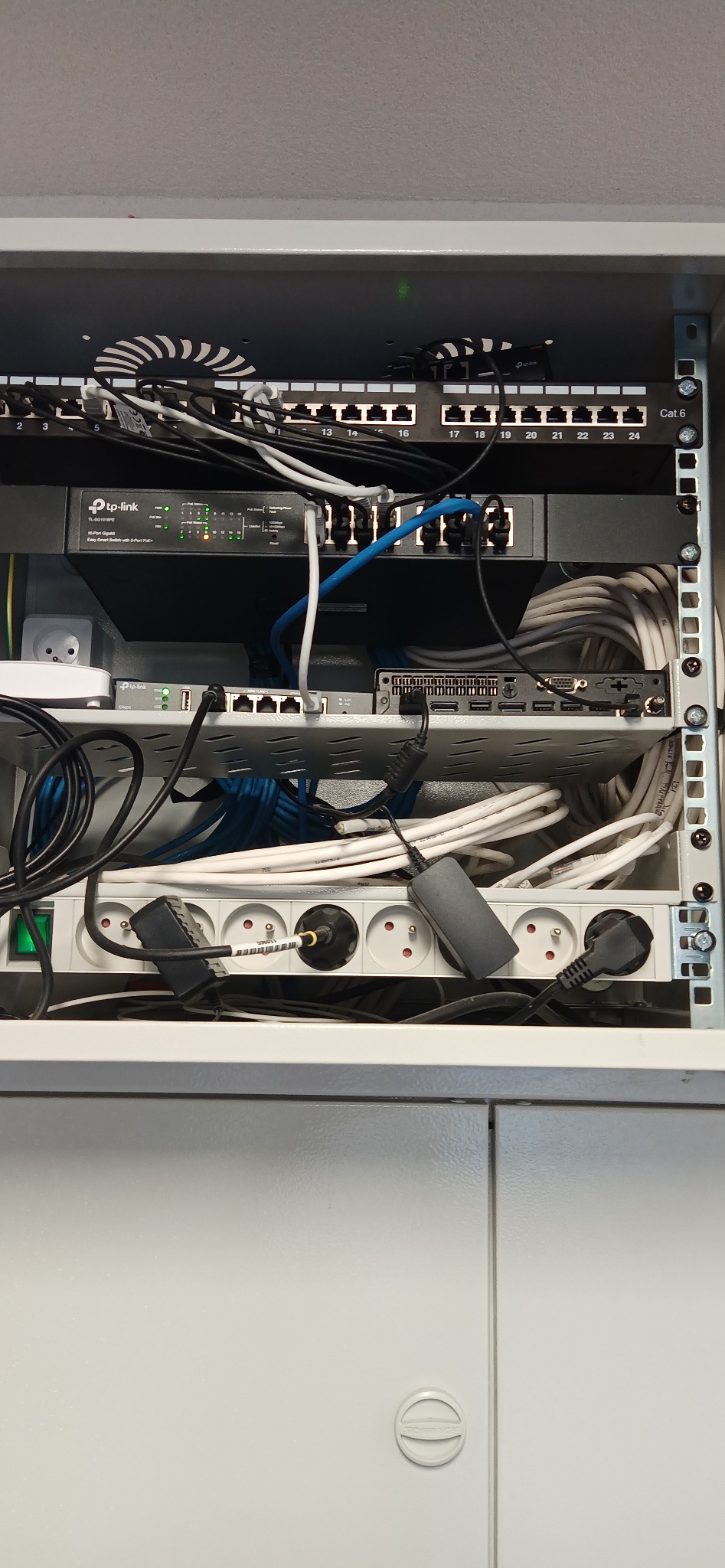 Szafa RACK - TV i Internet