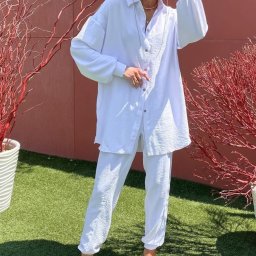 Идеальный костюм ,рубашка свободного кроя и штаны на мягкой резиночке в низу.
Их можно носить как вместе так и сочетать с другими вещами вашего гардероба
Для наших постоянных заказчиков.