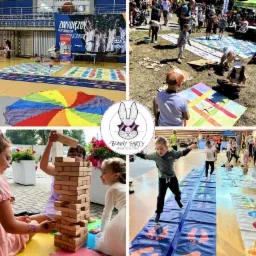 Kolaż zdjęć z imprezy dla dzieci: gry podłogowe, gigantyczne domino, wieża z drewnianych klocków, tor przeszkód z odciskami stóp, logo organizatora 'Bunny Party'.