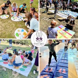 Bunny Party - organizacja imprez Ewelina Twarowska - Kolaż z gier i zabaw na świeżym powietrzu: dzieci malują, grają w domino, twistera i skaczą po śladach stóp. Logo firmy 'Bunny Party' w centrum.