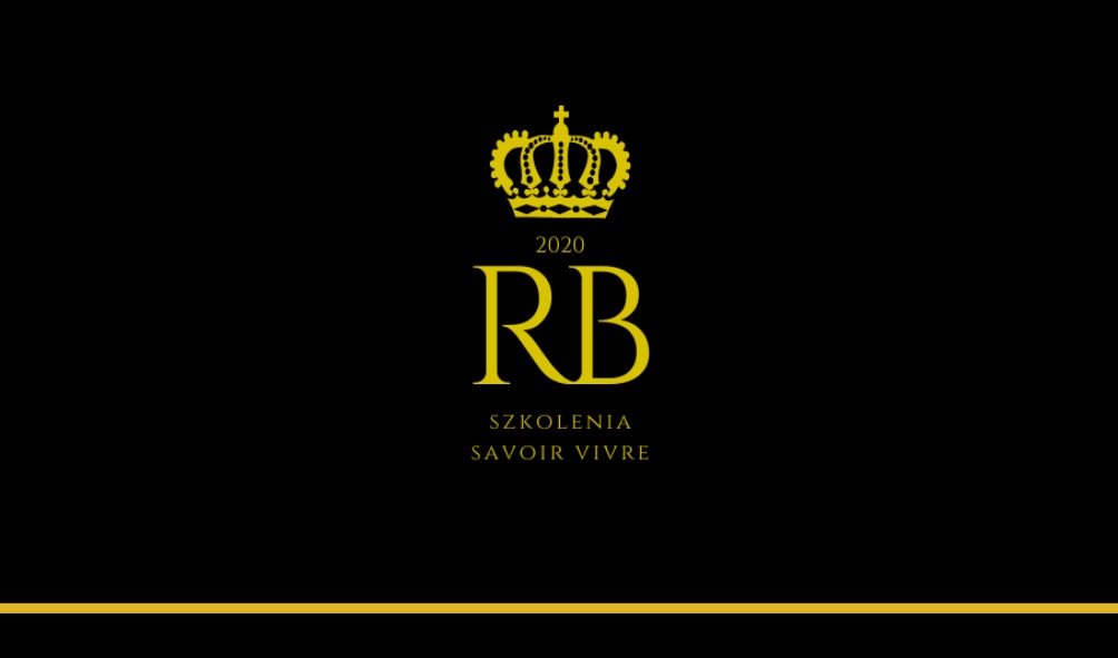 Żółte logo firmy szkoleniowej RB na czarnym tle, z koroną nad inicjałami i napisem 'Szkolenia Savoir Vivre', rok 2020.