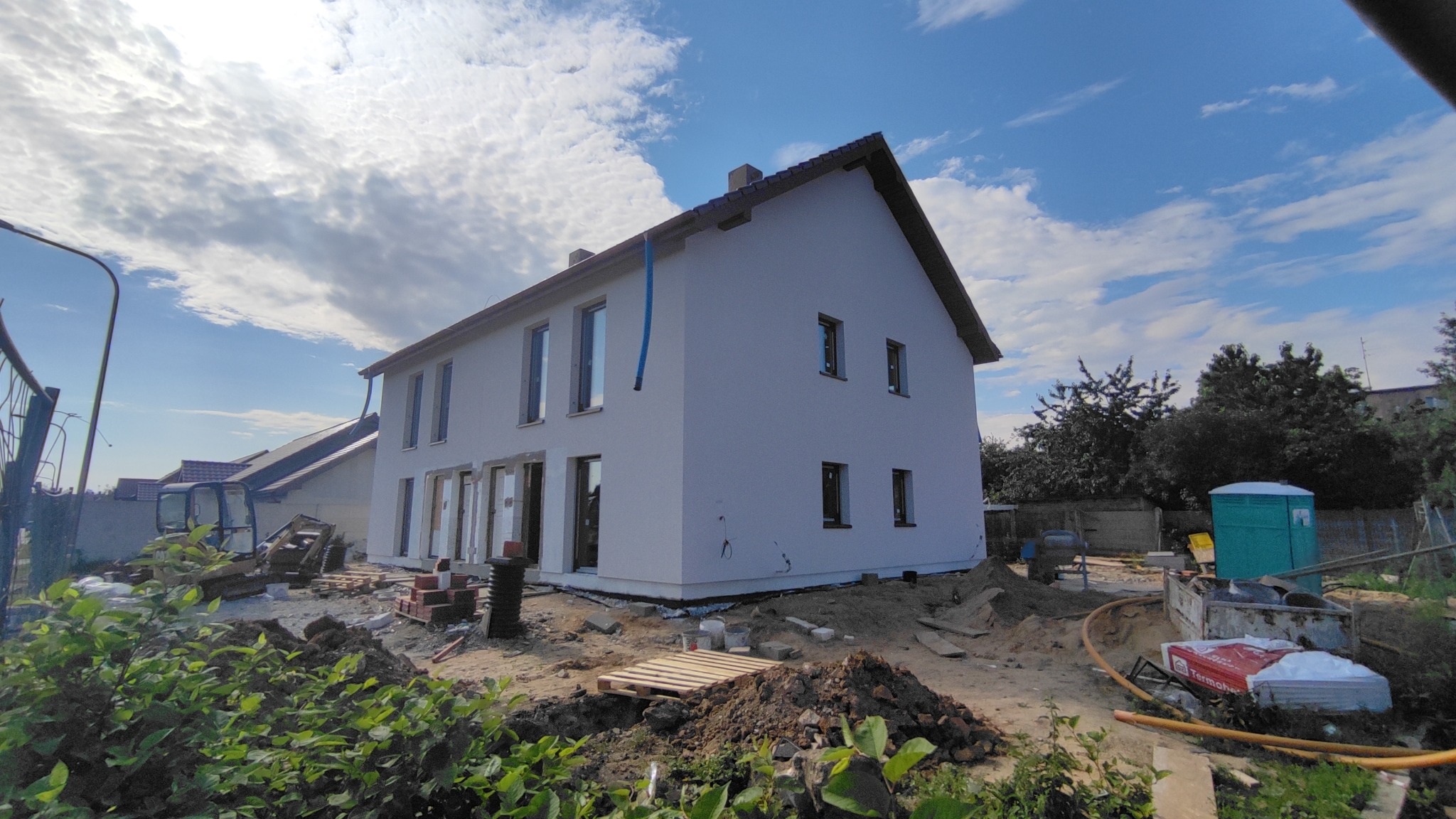 Bliźniak, czteromieszkaniowy.