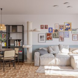 NOWA HATA SPÓŁKA Z OGRANICZONĄ ODPOWIEDZIALNOŚCIĄ - Jasne wnętrze salonu z drewnianą podłogą, sofą modułową, stołem z krzesłami z rattanu i ścianą z galerii obrazów. Widoczny drapak dla kota.