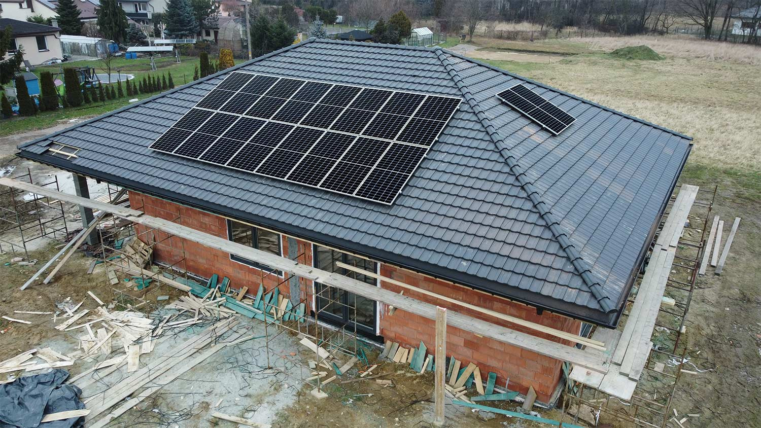 Orientacja południowa i 2 panele od wschodu oparta na mikrofalownikach