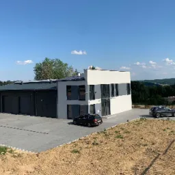 Nowoczesny warsztat samochodowy CUNEO