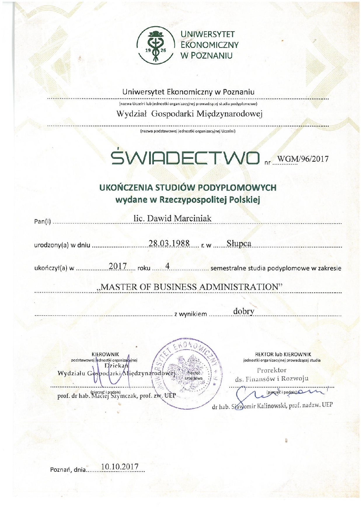 Skan świadectwa ukończenia studiów podyplomowych Master of Business Administration wydanego przez Uniwersytet Ekonomiczny w Poznaniu na nazwisko Dawid Marciniak.