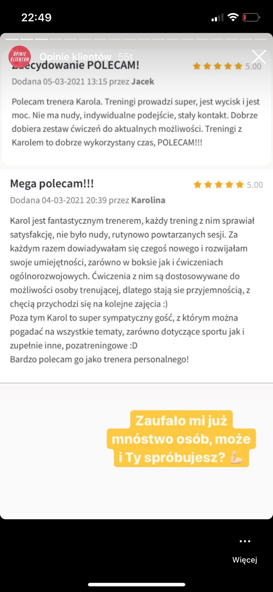 Zrzut ekranu z opiniami klientów polecających trenera Karola, z ocenami 5-gwiazdkowymi i pozytywnymi komentarzami o indywidualnym podejściu i dostosowywaniu treningów.