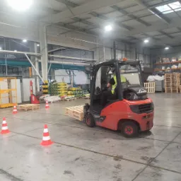 Kursy UDT- wózki widłowe, to u nas 100% praktyki pod okiem konserwatora UDT!