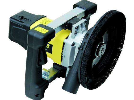 Profesjonalna szlifierka do betonu z okrągłą szczotką, widok z boku, żółto-czarno-srebrna kolorystyka, ostre światło, narzędzie do obróbki powierzchni.