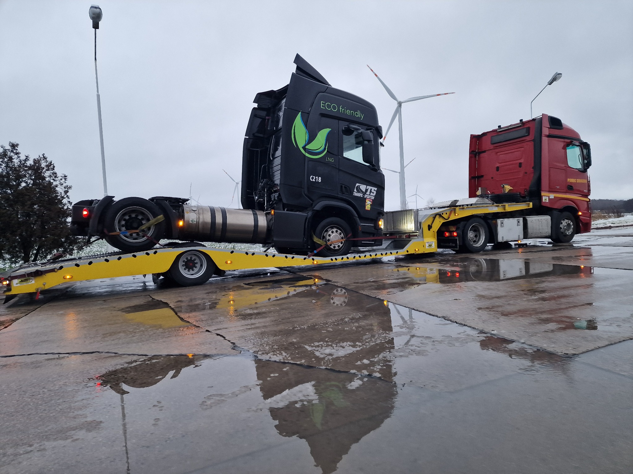 scania, holowanie ciągnika siodłowego do stacji gazowej.