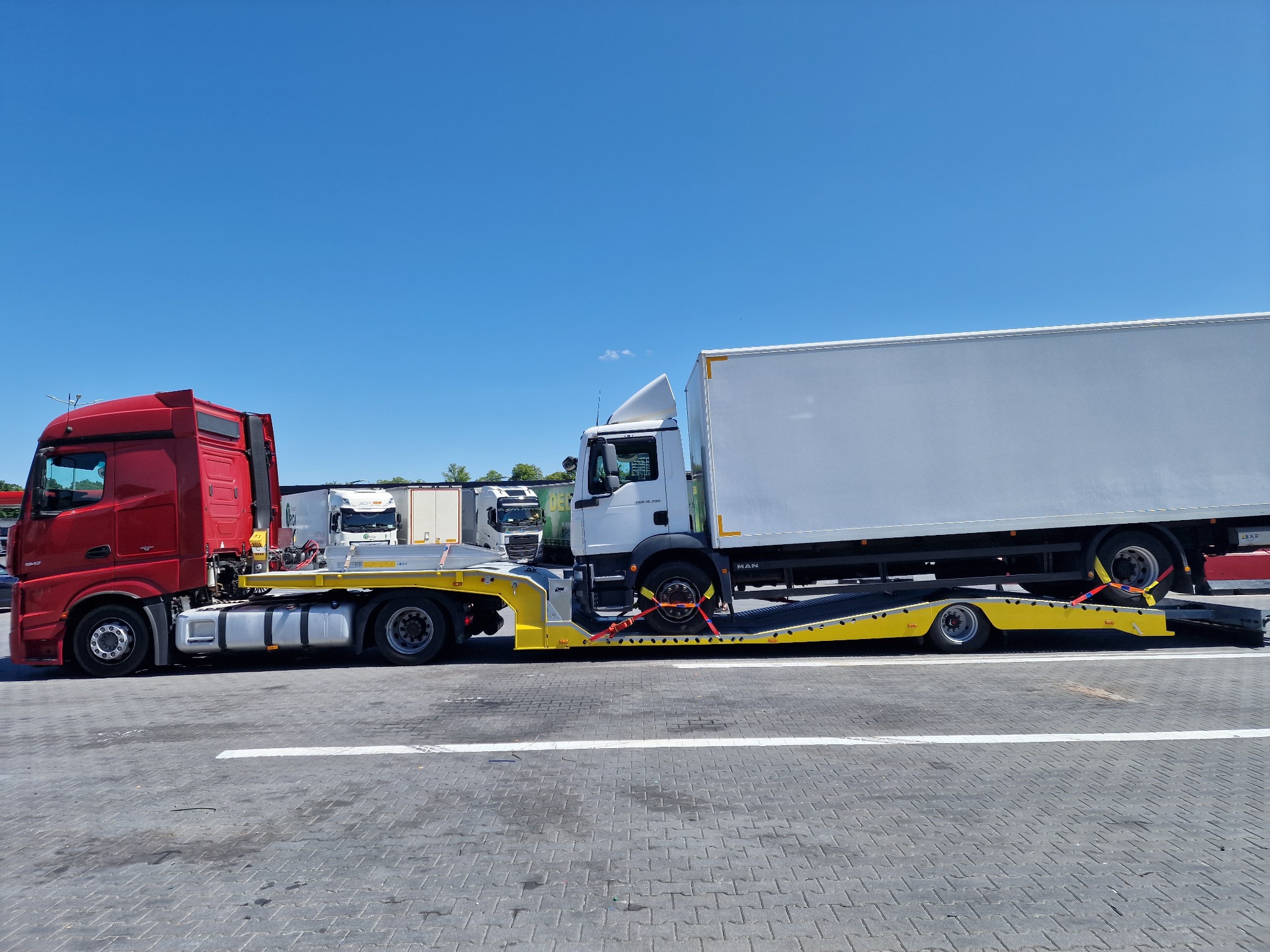 Holowanie aut ciężarowych, solówki, ciągniki siodłowe, dostawcze.