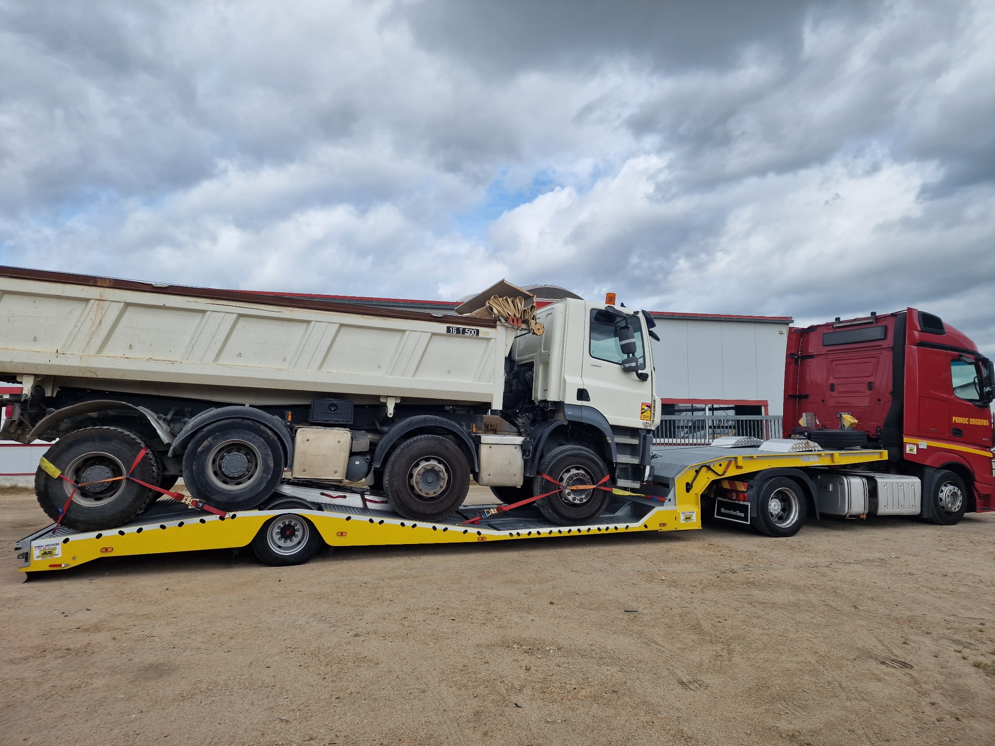 Holowanie auta ciężarowego 4 osie.