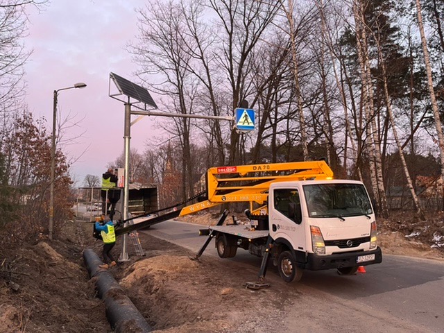Montaż oświetlenia przejścia dla piesycj