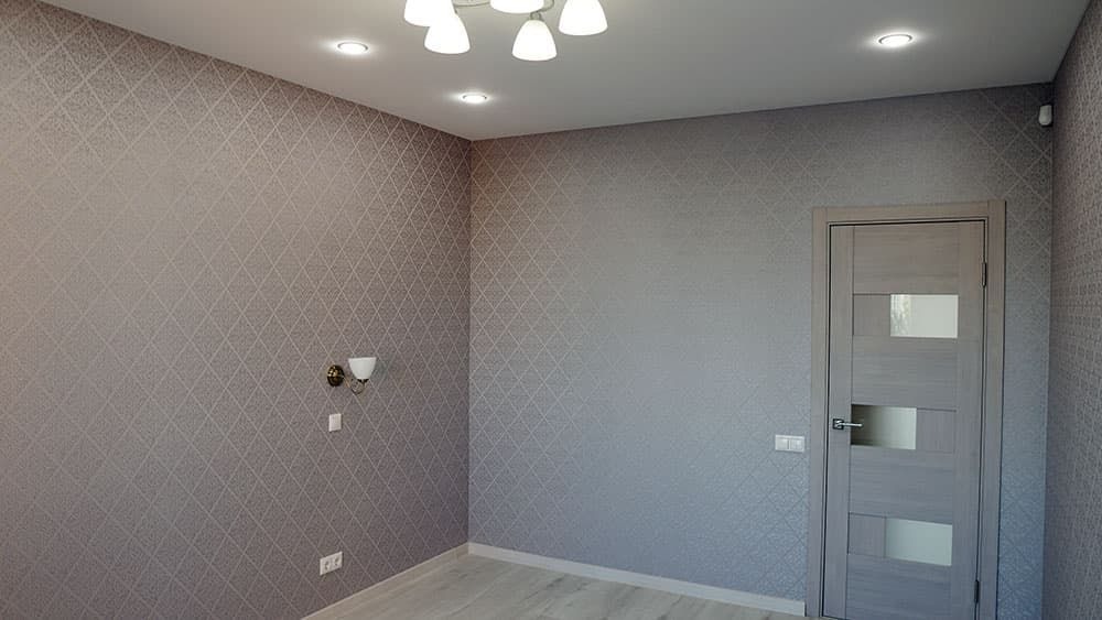 Pokój po remoncie z tapetą w romby, nowoczesną lampą sufitową, kinkietem i drzwiami z przeszkleniami.