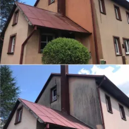Porównanie stanu elewacji przed i po czyszczeniu: dolna część zdjęcia ukazuje zabrudzoną fasadę, górna część prezentuje budynek po umyciu, z widoczną różnicą w kolorze i brakiem zanieczyszczeń.
