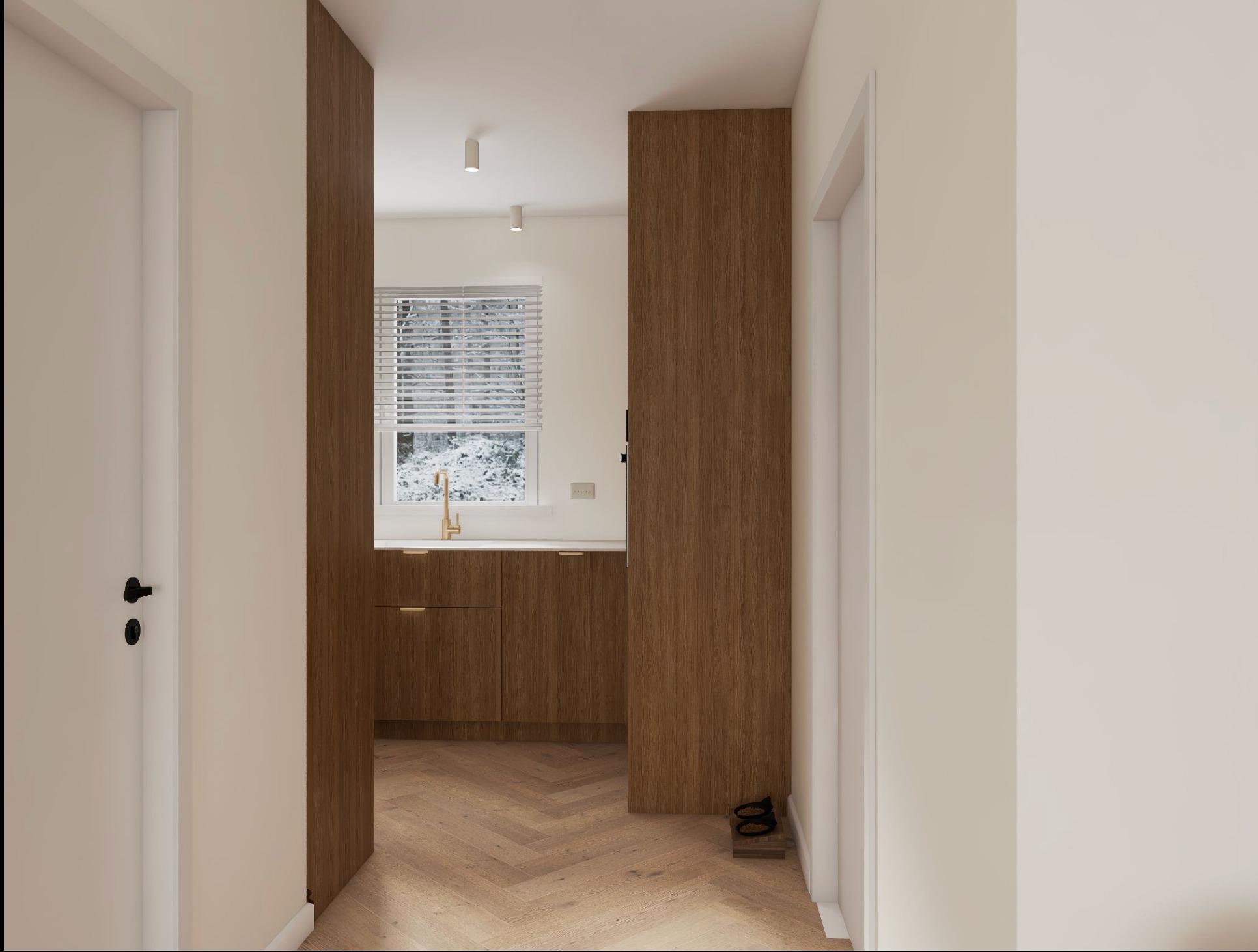 Nowoczesna kuchnia z drewnianymi szafkami widziana z korytarza. Parkiet w jodełkę, białe ściany i drzwi. Minimalistyczne oświetlenie sufitowe i widok na okno z żaluzjami.