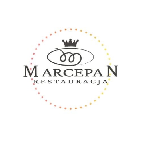 Logo restauracji Marcepan z koroną nad stylizowanym napisem, otoczone kropkowanym okręgiem przechodzącym od różu do żółci.